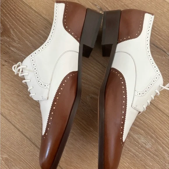 Vintage Salvatore Ferragamo White and Brown Oxford Shoes  display picture 1